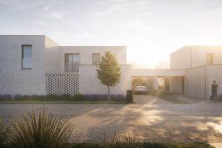 <strong>Welkom op NIEUWBOUWZONDAG op 26 april van 14 uur tot 16 uur!</strong><br /><br />Dit nieuwe woonproject met<strong> 13 gezinswoningen</strong> bevindt zich op een fijne en rustige ligging in de <strong>Heggenstraat in Peer</strong>, vlakbij het centrum. Alle voorzieningen zoals scholen, winkels, horeca, sport en cultuur zijn eenvoudig te voet of met de fiets bereikbaar. Het project wordt omringd door een groene en aangename omgeving die een natuurlijke buffer vormt tussen wonen en het stadsleven. De doordachte inplanting creëert een autoluwe woonomgeving, waar veiligheid, leefbaarheid en rust centraal staan.<br /><br /><strong><span>Woning 06 met 4 slaapkamers:</span></strong><br />-Oppervlakte woning 167,88m²<br />-Leefruimte met veel lichtinval en open keuken<br />-Berging aan de keuken <br />-Apart toilet gelijkvloers<br />-1 gelijkvloerse slaapkamer (of bureau) met aansluitende badkamer<br />-3 slaapkamers en 1 badkamer met toilet op verdieping<br />-Vloerverwarming en zonnepanelen<br />-Gezellige tuin met ruim terras<br />-Ruime tuinberging en een eigen patio<br /><br />Elke woning beschikt over een functionele indeling, grote raampartijen, optimale lichtinval en een hoogwaardige afwerking. Duurzame materialen en energiezuinige technieken zorgen voor een zeer lage energiekost en een woning die klaar is voor de toekomst. <span>Alle woningen worden volledig afgewerkt naar eigen smaak volgens lastenboek en dit met de professionele hulp van de kopersbegeleiding.<br /></span><br />Contacteer ons voor meer informatie of een afspraak op 011 39 90 50 . Wij ontzorgen je ook voor de verkoop van je huidige woning!<br /><br /><em>Getoonde renders en plannen zijn indicatief.</em>