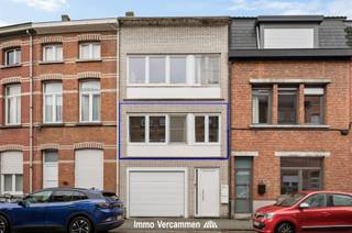 <p><span>Agréable appartement à la périphérie de Malines. L'appartement dispose de deux chambres à coucher, dont une chambre traversante, d'un espace de vie lumineux avec accès à une terrasse, d'une cuisine et d'une salle de bains pratiques, et d'un garage intérieur. Avec un accès facile au centre-ville et aux routes d'accès, il s'agit d'une résidence idéale pour ceux qui souhaitent vivre à proximité. Disponible à partir du 1er février 2026. </span></p>