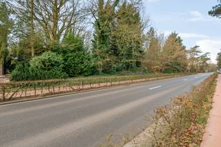 Droom je van een woning in een rustige, groene omgeving met alle voordelen van een residentiële buurt? Dit perceel aan de Castelsebaan in Mol...