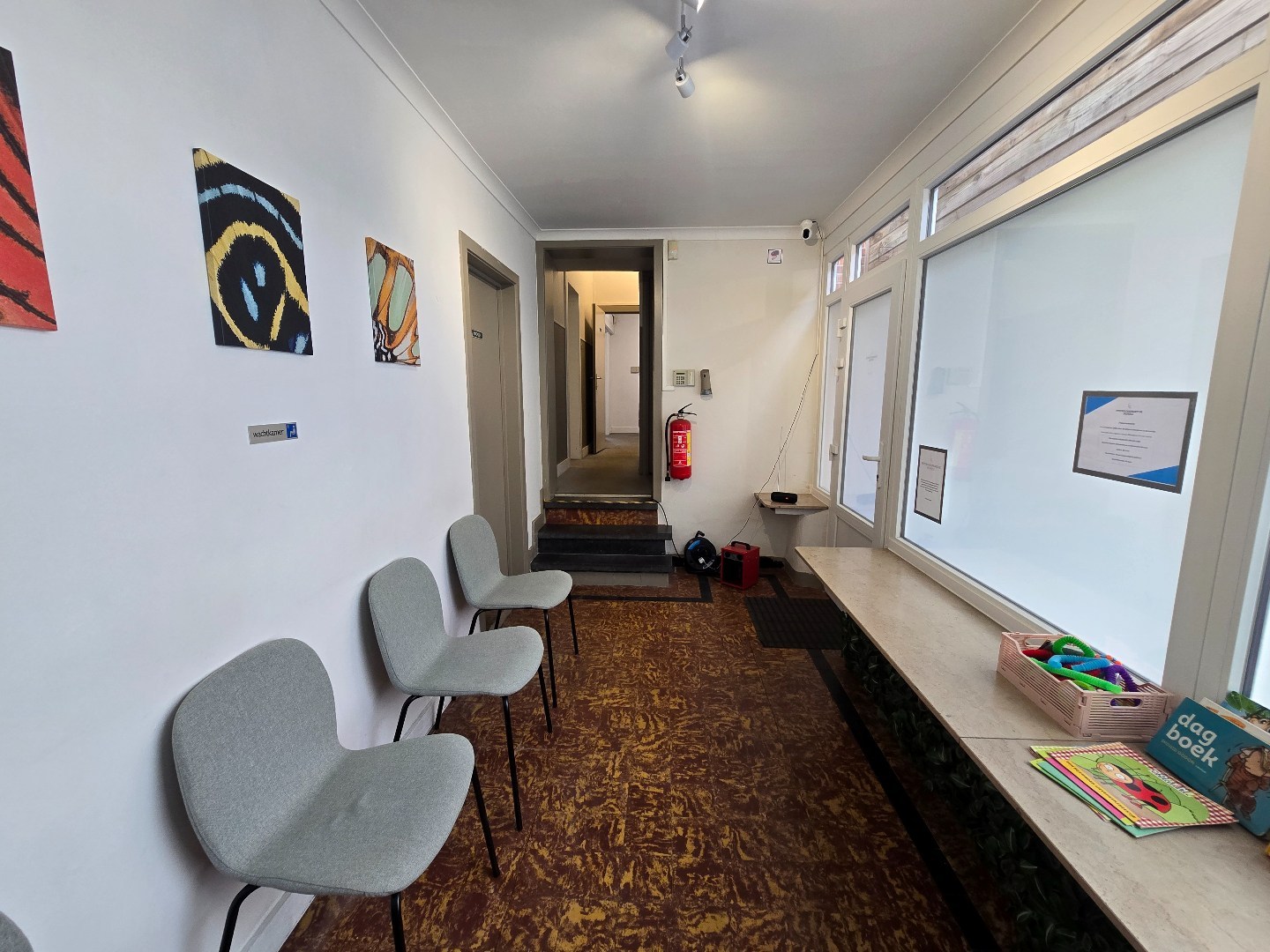 Gelijkvloerse kantoorruimte 108 m² met privé parkeerplaatsen - foto 2