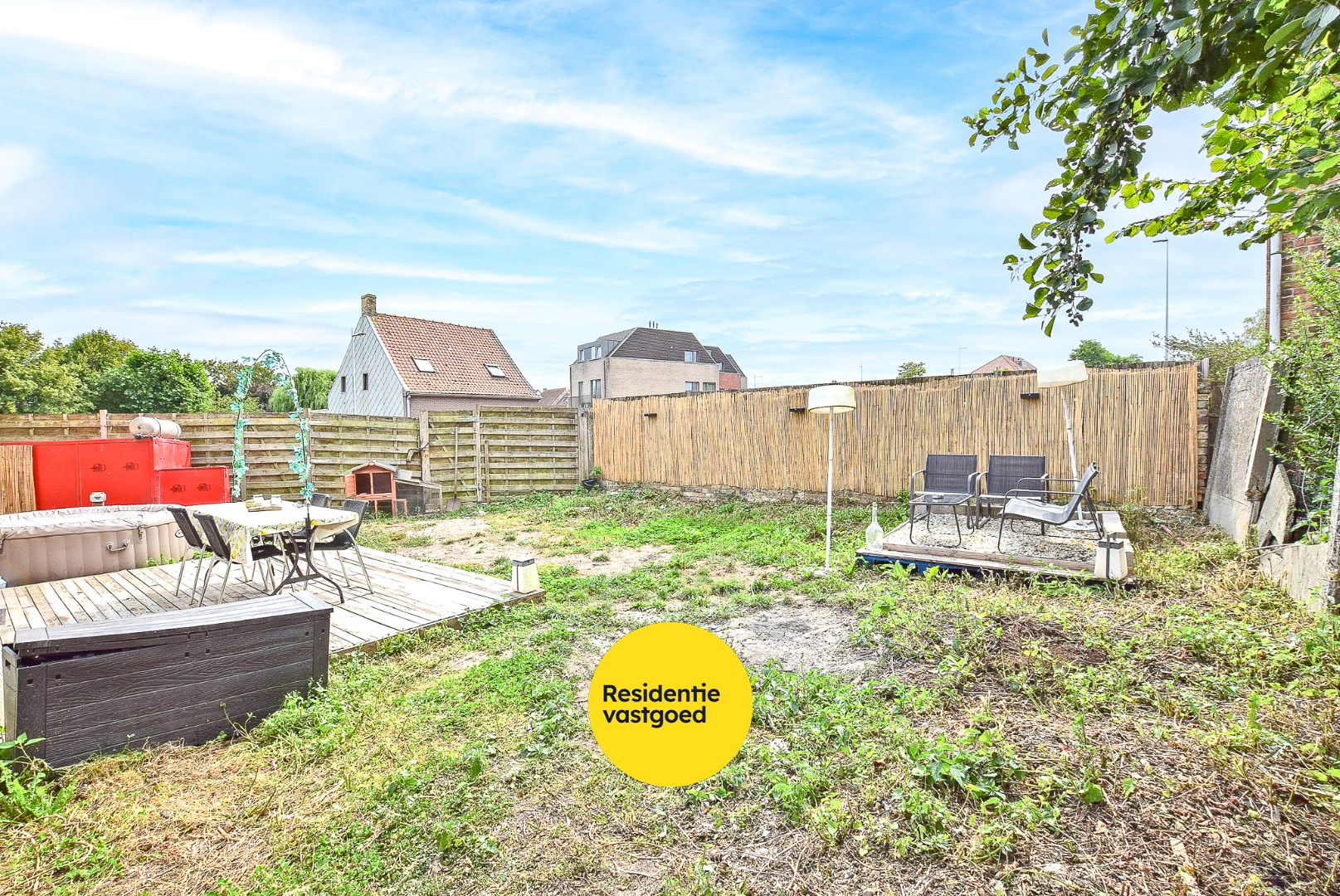 Te renoveren woning met 4 slaapkamers, bureau en zongerichte tuin in Alveringem - foto 3