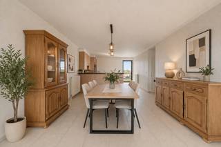 Enjoy the perfect combination of a central location and tranquility with this move-in-ready apartment overlooking the Leie River.The apartment is...