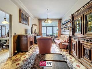 Small charming back home with garden e double garage to renovate – JetteThis charming back home in Jette offers great potential for families or...