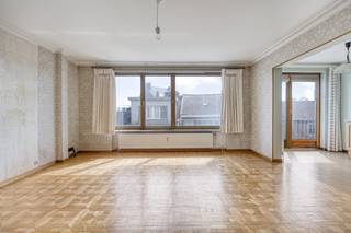 In de Wemmelsestraat te Strombeek-Bever bevindt zich dit ruim appartement met 3 kamers. Het appartement kent de ideale ligging met alle...