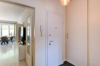 SCHRIJF JE DIRECT IN VOOR DE KIJKDAG OP 22/08 OP WWW.IMMOFIXED.BE.<br /><br />Op zoek naar een verzorgd appartement waar je meteen je intrek kunt nemen? Welkom in de Trompetvogelstraat 62 te Merksem. Dit lichtrijke appartement combineert een praktische indeling, een gunstig EPC-label B en een centrale ligging met alle voorzieningen binnen handbereik.<br /><br />Troeven:<br />Instapklaar appartement<br />Twee volwaardige slaapkamers<br />EPC B (143 kWh/m² jaar)<br />Centrale ligging nabij winkels, openbaar vervoer en invalswegen<br />Ideaal als starterswoning of investering<br /><br />De gemeenschappelijke onkosten bedragen 40 euro per maand (elektriciteit gemene delen + blokpolis).<br /><br />Momenteel is het appartement verhuurd aan 750 euro (na indexatie kan dit naar +/- 860 euro gaan).<br /><br />Voor de volledige beschrijving en alle documenten ga naar www.immofixed.be!