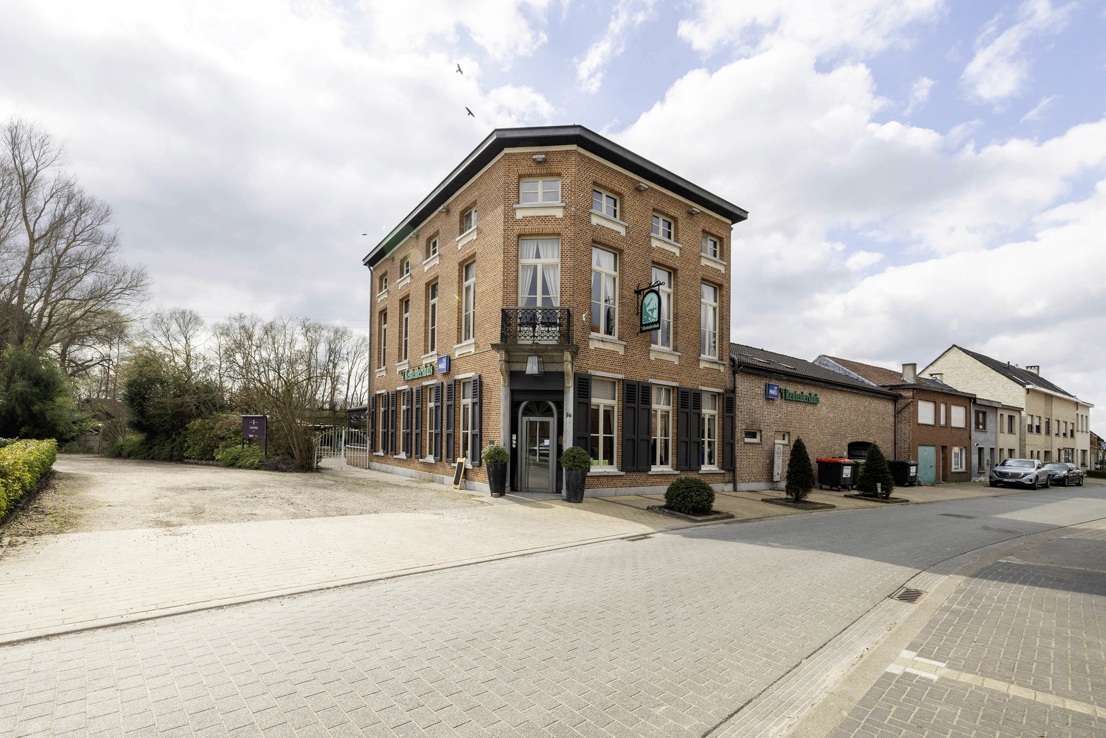 Uniek handelshuis met woonst, buitenbar en beachbar!  - foto 1