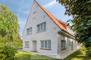 Zoekt u een woning waar ruimte én mogelijkheden samenkomen? Dan is deze karaktervolle villa op 1.251 m² in Marke wat u nodig hebt. Ideaal voor...