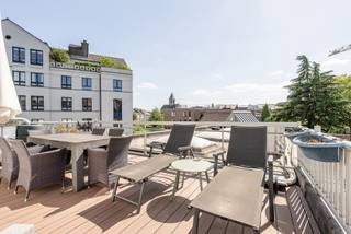 Deze recente opbrengsteigendom uit 1991 biedt een ideale mix van commerciële en residentiële functies op een centrale locatie in Oudenaarde...