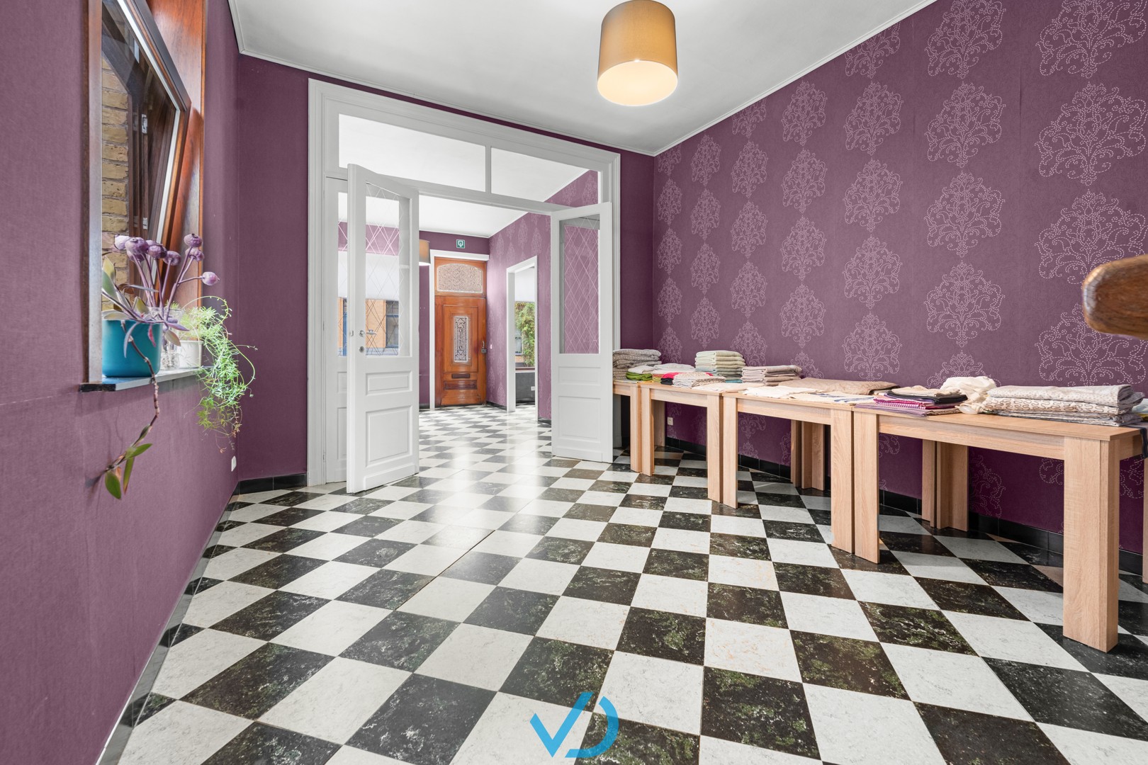 Uitzonderlijk ruime herenwoning met aparte studio in het historische centrum van Ieper! - foto 3