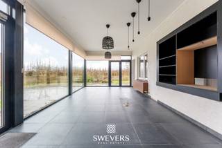 Voor meer info en foto’s, surf naar www.swevers.be – Deze open bebouwing in Geetbets combineert ruimte, privacy en een instapklare afwerking...