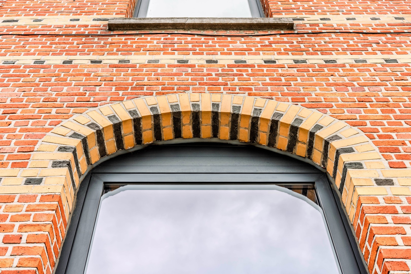 Charmante woning met 3 slaapkamers en gezellige tuin - foto 2