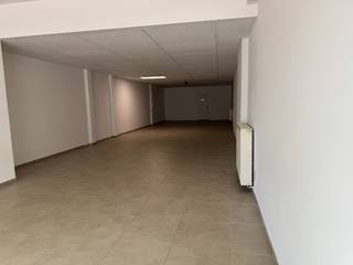 Dit mooie handelspand is gelegen op TOP locatie in het centrum van Brasschaat. Op het kruispunt van de van Hemelrijcklei, Bredabaan, Aerdenlei...