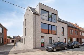 Ontdek dit prachtig nieuwbouwappartement gelegen aan de Grote Veldstraat 31 te Staden. Dit moderne appartement combineert comfort,...