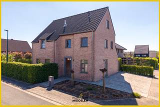 House for sale in Roosdaal