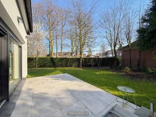 VOLLEDIG GERENOVEERDE VILLA (2025) met UITZONDERLIJK WOONVOLUME van ca. 312m² en maar liefst 6 SLAAPKAMERS, ideaal voor GROTE GEZINNEN of wie...