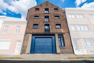 OPTION....OPTION....OPTION....Situé dans une rue calme de Tirlemont, à proximité immédiate du centre-ville et des axes autoroutiers, cet entrepôt...