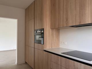 Op de gegeerde Lambrechtshoekenlaan kan je thuiskomen in dit smaakvol gerenoveerde appartement op de tweede verdieping van een kleinschalig gebouw...