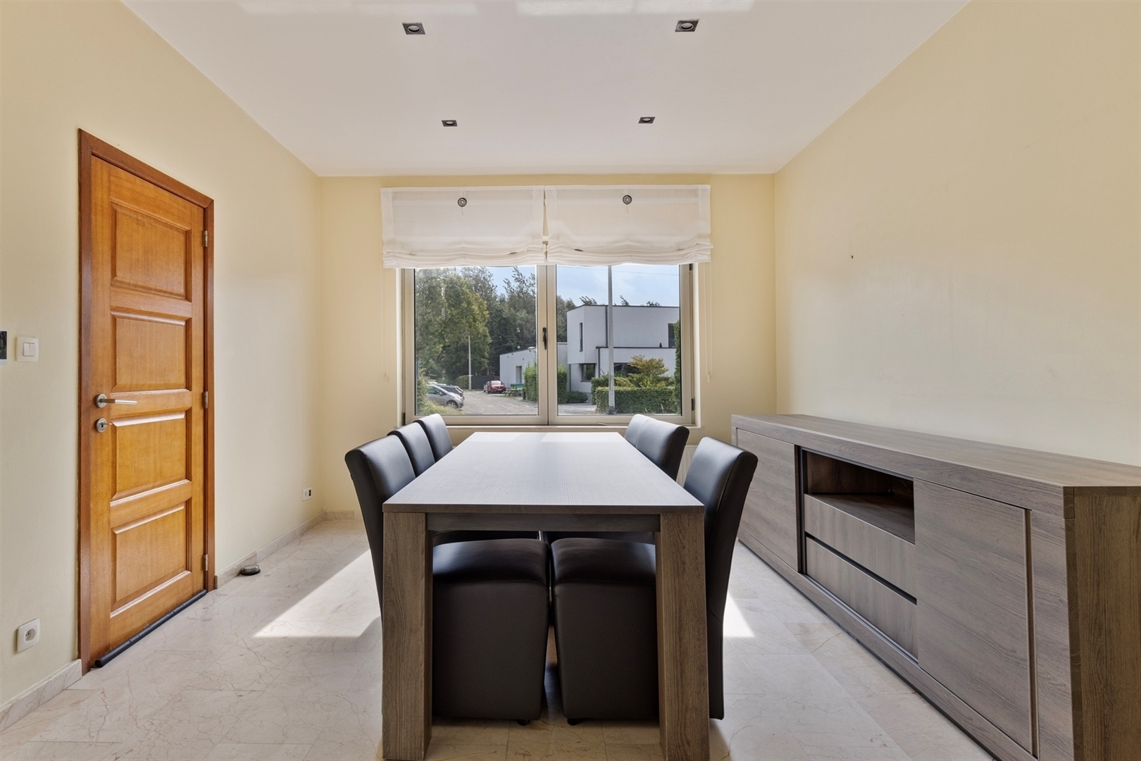 Ruime en gerenoveerde woning op centrale ligging - foto 4