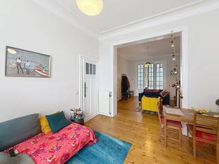 IXELLES - dicht bij het Brugmannplein, in een rustige woonstraat, dicht bij winkels en vervoer, mooi gestoffeerd appartement met 1 slaapkamer op de...