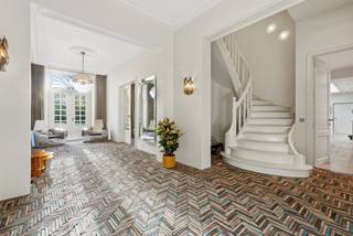 Belle villa entièrement rénovée Vlassak Verhulst avec piscine, espace bien-être et orangerie sur environ 6 629 m² à 's-GravenwezelAu cœur du Hof ter...