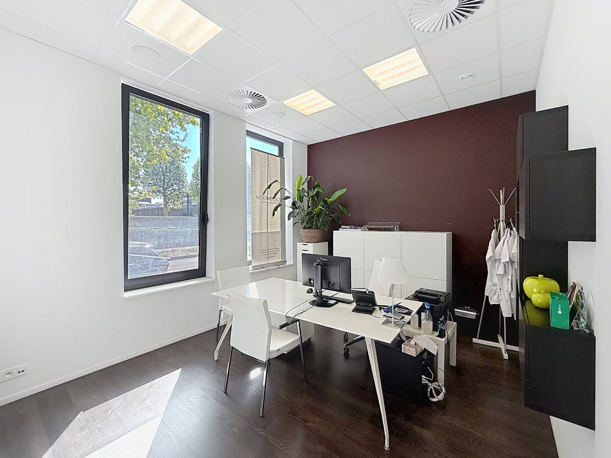 Office or practice space (300 m²) for rent in the heart of Ghent - photo 5