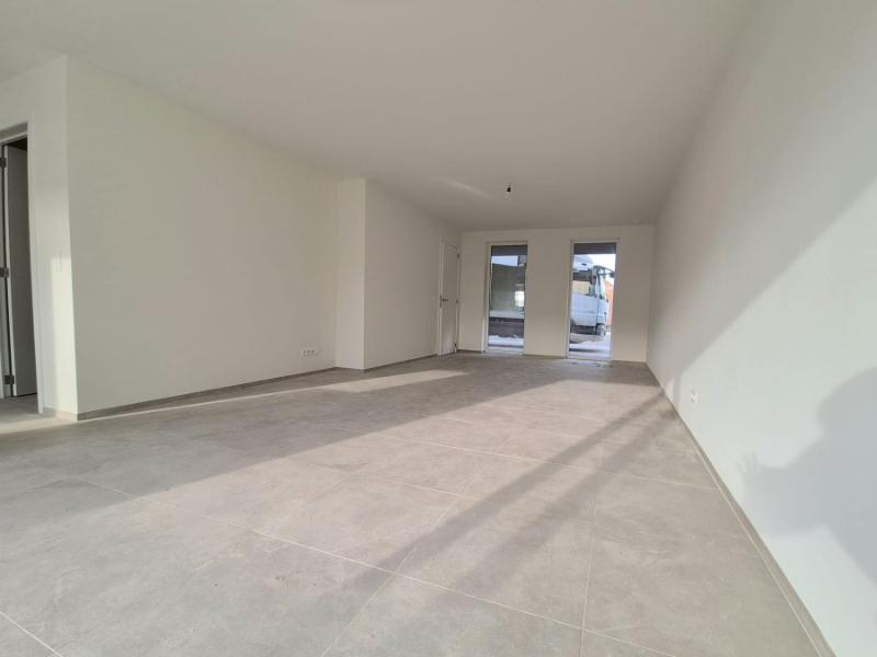 Hooglede: strakke halfopen nieuwbouwwoning met 3 slaapkamers, zuid-gerichte tuin, carport en berging op een perceel van 206 m², centrale ligging. - foto 4