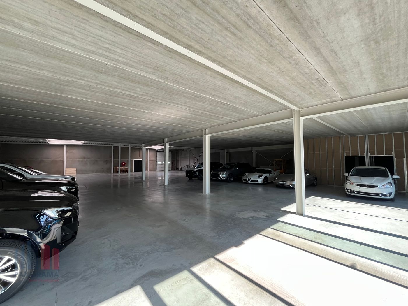 351 m² showroom/kantoor op absolute toplocatie nabij de R4 - photo 3