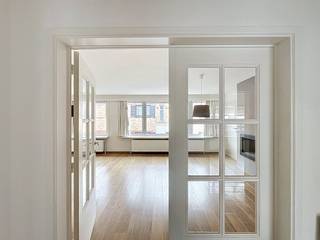 Appartement prêt à emménager avec deux chambres dans un emplacement idéal à la périphérie de Gand.Découvrez ce charmant appartement, situé dans un emplacement idéal qui allie les avantages de la ville et la tranquillité de la périphérie. Le quartier garantit un accès facile et toutes les nécessités quotidiennes sont accessibles à pied.L'une des grandes caractéristiques de cet appartement est sa terrasse confortable, où vous pourrez profiter de la paix et de la tranquillité.Aménagement de l'appartement.Salon spacieux - cuisine confortable - deux chambres - salle de bain - toilettes - terrasse confortableUn box de garage (situé derrière le bâtiment) peut être loué pour 100,00 EURDisponible immédiatement !