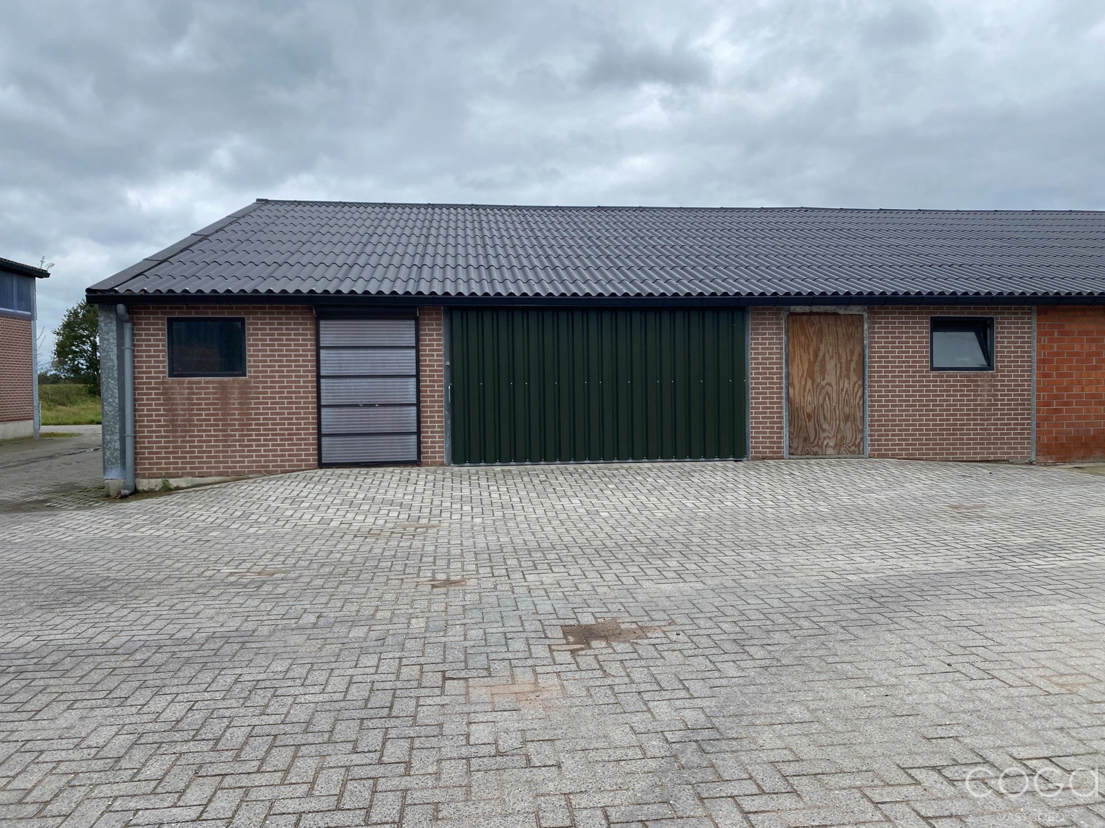 Commercial for rent in Brecht - photo 1