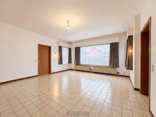 HALFOPEN BEBOUWING met RENOVATIEPOTENTIEEL, gelegen NABIJ HET CENTRUM van Oudenaarde. Deze eigendom vormt de IDEALE OPPORTUNITEIT voor wie een...