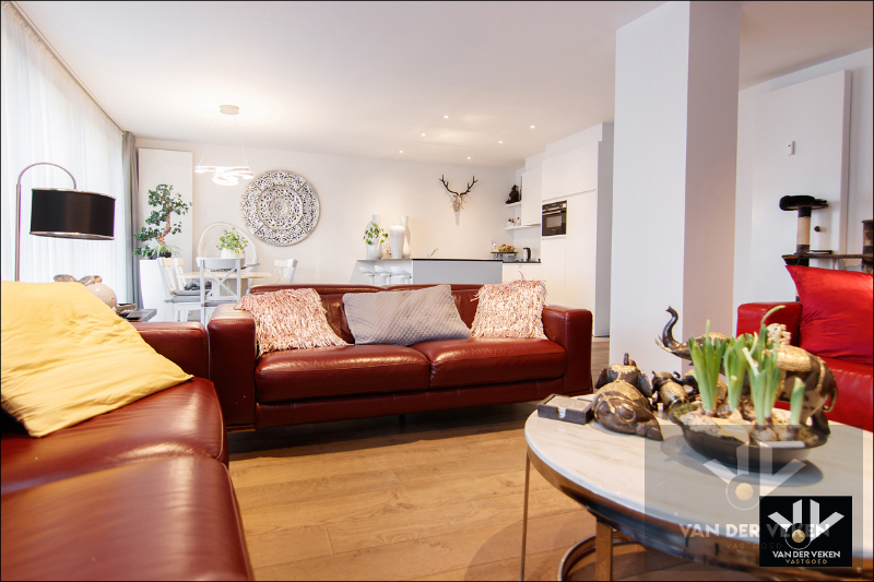 Totaal gerenoveerd gelijkvloers 3 slpk-appartement met gezellig terras op een toplocatie. Garagebox optioneel! - foto 4