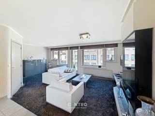 Ruime, energiezuinige gezinswoning met garage, ZUIDgerichte tuin en dakterras in een rustige woonstraat te Blankenberge!<br /><br /><span><span><span><span><span><span><span><span><span><span><span><span><span><span>Op zoek naar een instapklare woning waar ruimte, comfort en energiezuinig wonen hand in hand gaan? Dan zal deze verrassend ruime gezinswoning te Blankenberge u ongetwijfeld bekoren.</span></span></span></span></span></span></span></span></span></span></span></span></span></span><br /><span><span><span><span><span><span><span><span><span><span><span><span><span><span>Gelegen in een rustige en aangename woonstraat, biedt deze woning een royale bewoonbare oppervlakte van maar liefst 210 m². Dankzij de doordachte indeling en de lichtrijke leefruimtes geniet u hier elke dag van optimaal wooncomfort.</span></span></span></span></span></span></span></span></span></span></span></span></span></span><br /><span><span><span><span><span><span><span><span><span><span><span><span><span><span>De woning beschikt over drie volwaardige slaapkamers, waardoor ze ideaal is voor gezinnen of wie extra ruimte wenst voor een bureau of hobbykamer. De inpandige garage vormt een absolute meerwaarde en biedt niet alleen plaats voor uw wagen, maar ook extra bergruimte.</span></span></span></span></span></span></span></span></span></span></span></span></span></span><br /><span><span><span><span><span><span><span><span><span><span><span><span><span><span>Buiten is het volop genieten. De zuidgerichte tuin nodigt uit om de hele dag van de zon te genieten, terwijl het dakterras een heerlijke plek vormt om in alle privacy te ontspannen of gezellige momenten door te brengen met familie en vrienden.</span></span></span></span></span></span></span></span></span></span></span></span></span></span><br /><span><span><span><span><span><span><span><span><span><span><span><span><span><span>Ook op energetisch vlak scoort deze woning uitstekend. Met een EPC-label B bent u verzekerd van een energiezuinige woning met een lager energieverbruik en een aangenaam wooncomfort.<br /><br /><strong>INDELING:<br /><u><em>Gelijkvloers:</em></u></strong><br />Ruime inkomhal - afzonderlijk gastentoilet - ruime garage (met automatische sectionale poort) - ruime wasplaats - aangelegde en omheinde tuin met ZUIDgericht terras en tuinberging.<br /><br /><u><em><strong>Eerste verdieping:</strong></em></u><br />Hal - ruime LICHTRIJKE living met open haard - volledig ingerichte keuken (O.a. met keramisch fornuis, dampkap, dubbele spoelbak, oven, frigo en vaatwasmachine) - afzonderlijk gastentoilet (met lavabo) - ZUIDgericht dakterras.<br /><br /><u><em><strong>Tweede verdieping:</strong></em></u><br />Nachthal - badkamer (O.a. met lavabo, ligbad én douche) - afzonderlijk toilet - 3 ruime slaapkamers.<br /><br /><u><em><strong>Derde verdieping:</strong></em></u><br />Geïsoleerde zolder.</span></span></span></span></span></span></span></span></span></span></span></span></span></span><br /><br /><u><span><span><span><span><span><span><span><span><span><span><span><span><span><span><strong>Opmerkingen:</strong></span></span></span></span></span></span></span></span></span></span></span></span></span></span></u><br /><span><span><span><span><span><span><span><span><span><span><span><span><span><span>- Rustige en gegeerde ligging in Blankenberge.<br />- Mobiscore: 9/10!<br />- Regenwaterput aanwezig.</span><br /><span>- Ruime bewoonbare oppervlakte: 210 m².</span><br /><span>- Energiezuinig wonen: Epc = 168 kWh/m2 (B).</span><br /><span>- Ideale gezinswoning met veel licht en ruimte.<br />- Op wandelafstand van winkels, scholen, het openbaar vervoer en de ZEE!</span></span></span></span></span></span></span></span></span></span></span></span></span></span><br /><br /><span><span><span><span><span><span><span><span><span><span><span><span><span><span>Deze woning combineert een uitstekende ligging met royale volumes, een gunstige energiescore en aantrekkelijke buitenruimtes. Een unieke opportuniteit voor wie op zoek is naar een ruime gezinswoning waar u zonder zorgen uw nieuwe thuis kunt maken.</span></span></span></span></span></span></span></span></span></span></span></span></span></span><br /><span><span><span><span><span><span><span><span><span><span><span><span><span><span>Interesse? Contacteer ons vandaag nog voor een bezoek en ontdek zelf de vele troeven van deze prachtige woning: 050/70.01.02 - info@centro.be.</span></span></span></span></span></span></span></span></span></span></span></span></span></span>