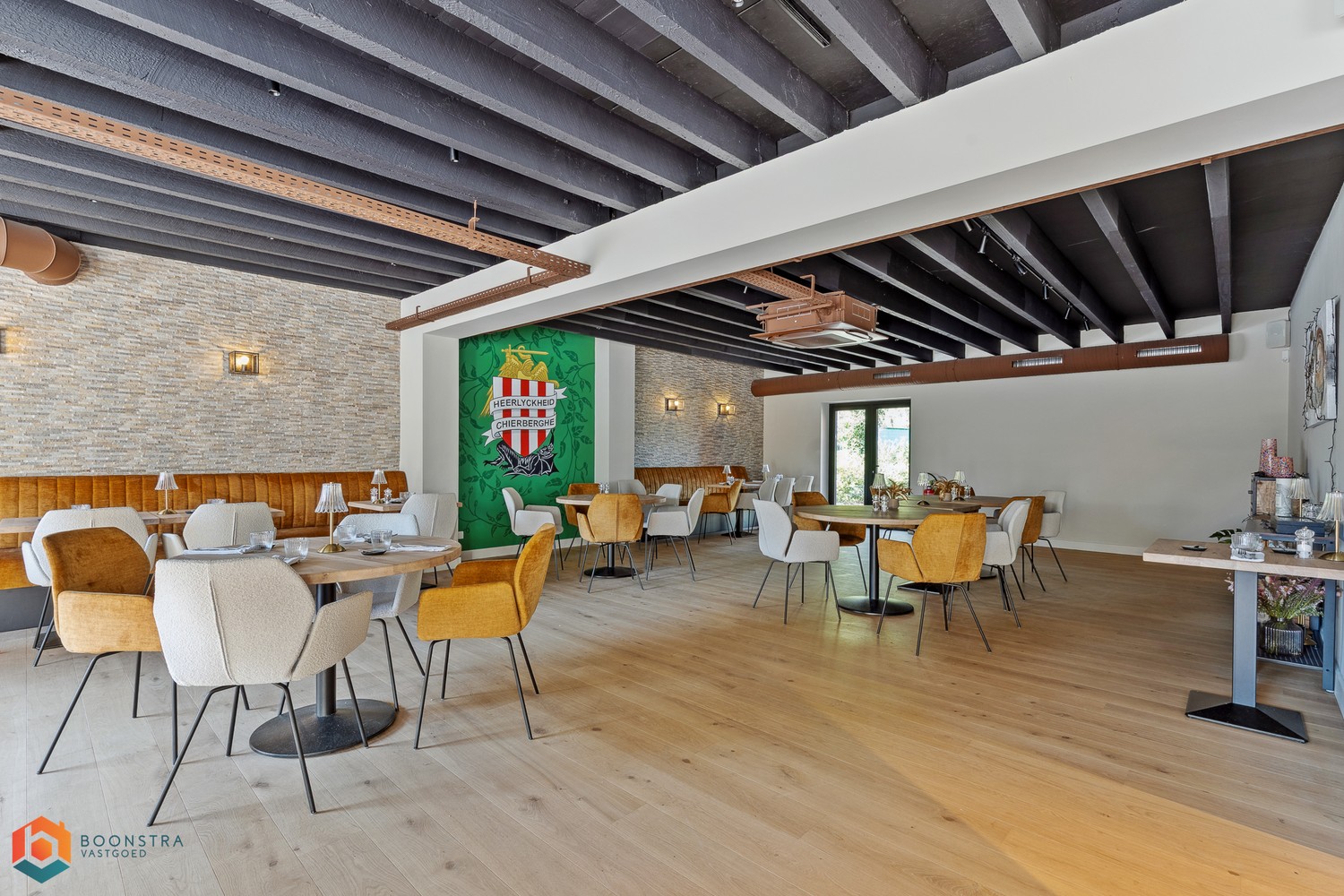 Grondig gerenoveerd handelsgelijkvloers met woonst en ruime parking - foto 4