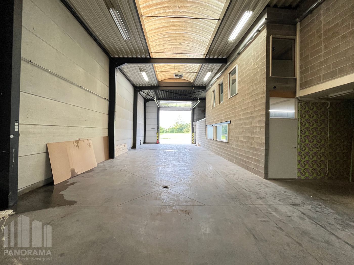 POLYVALENT BEDRIJFSGEBOUW MET MAGAZIJN DE KANTOORRUIMTE - foto 3