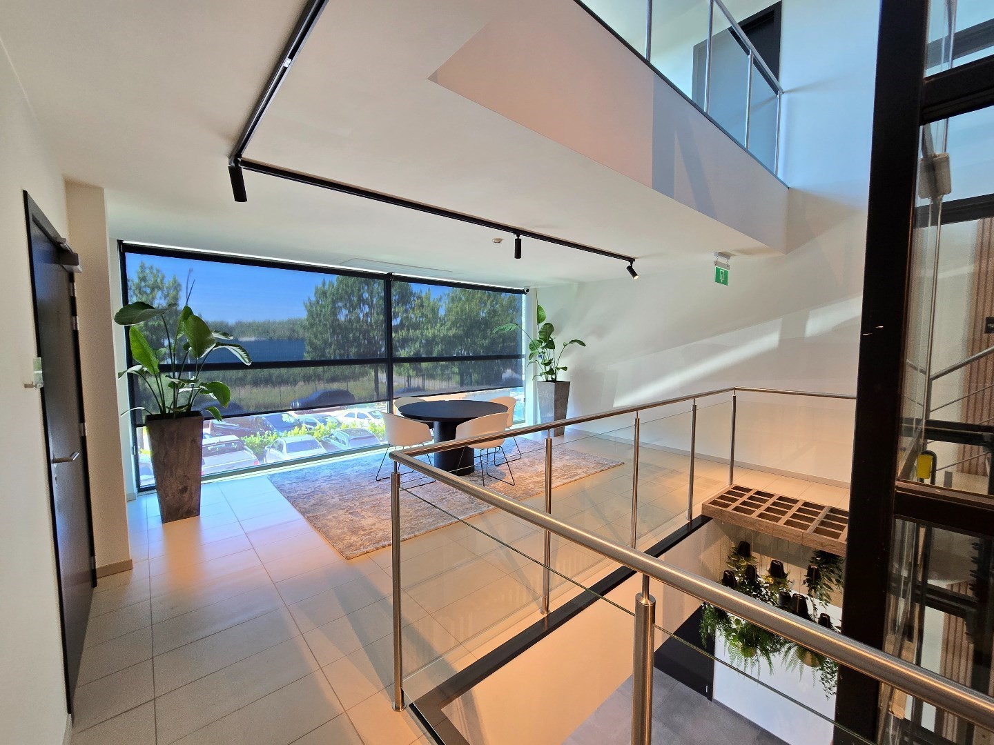 Terbeschikkingstelling van infrastructuur in vernieuwde kantoren met parking, v.a. 21 m², Genk-Noord - foto 2