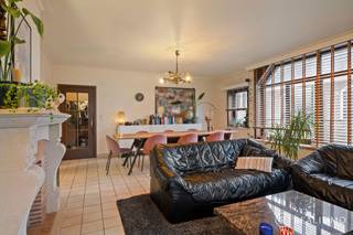 Dit instapklare en uitstekend onderhouden duplexappartement combineert een ruime bewoonbare oppervlakte met een uitzonderlijke lichtinval...