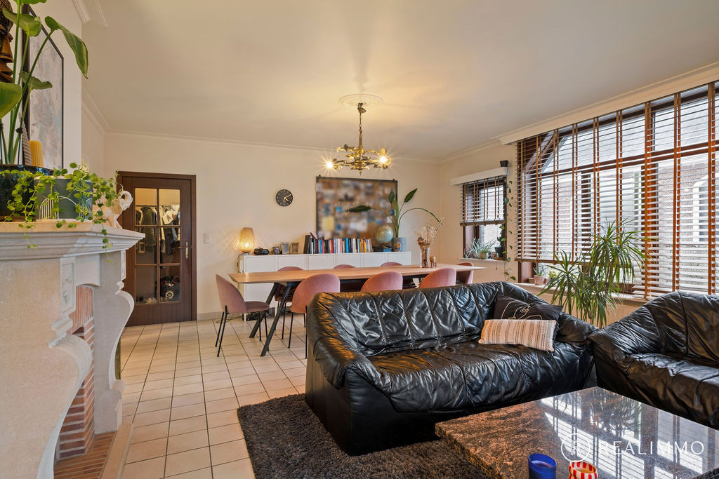 Ruime, lichtrijke woonst met 3 slaapkamers en garage - foto 3