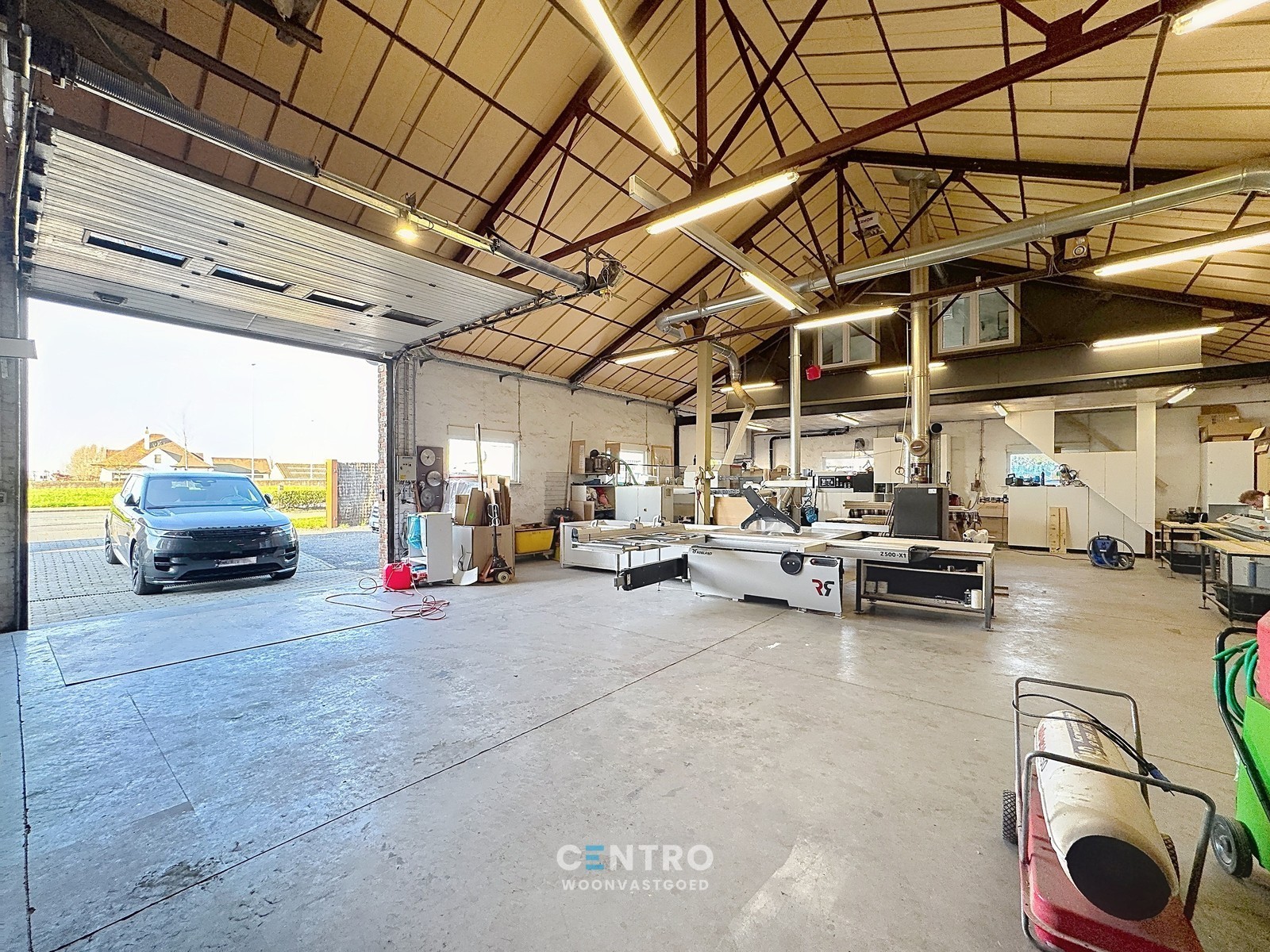 Magazijn met woonst op interessante ligging te Gistel! - photo 4