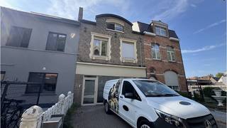 Comfortabele woning te huur in Koolkerke Brugge.  **  + Zeer goede mobiscore  8,9 op 10!  **    **  Omvat een Praktijkruimte, toilet, berging, Woonkamer met ingerichte open keuken, bureauruimte, 3 slaapkamers, badkamer en zolderberging.  **  #leukwonen #brugge  **    **  Beschikbaar  15 september  2026