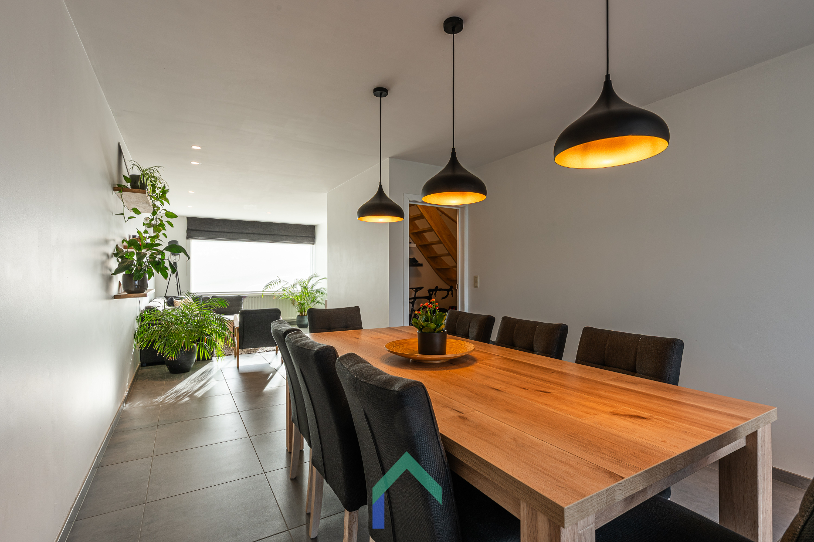 Volledig gerenoveerde woning in een aangename woonwijk - foto 2