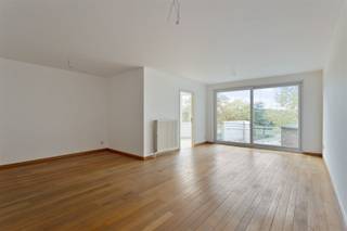 Gezellig 2 slaapkamer appartement (90m2) te PulhofIn een goed onderhouden, kleinschalig gebouw ligt dit gezellig appartement.De ligging is ideaal,...
