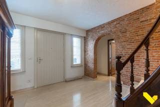 Ruim en verzorgd landhuis gelegen aan de Slagmolenstraat 53 in Mol, op een prachtig perceel met een mooie, goed onderhouden tuin.Deze charmante...