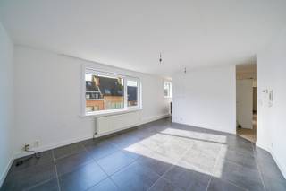 Dit instapklare appartement op de tweede verdieping geniet van een centrale ligging in Bredene, vlak bij de Spuikom en alle voorzieningen. De...