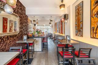 Voor meer info of en bezoek contacteer Simon via +32 498 12 37 08 of simon@vicusvastgoed.beDit karaktervol gebouw geniet van een uitstekende ligging...