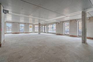 Deze casco handelsruimte van 181,49 m² bevindt zich in residentie VUE op een invalsweg en vlakbij Veurne-centrum.Mogelijkheid tot het aankopen van...