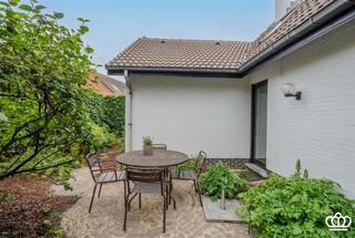 ! KIJKDAG OP ZATERDAG 13 JUNI - OP AFSPRAAK ! Deze instapklare gelijkvloerse 70's woning met 3 slaapkamers is uitstekend gelegen in het hart van...
