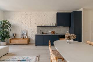 Trendy loft met 1/2 slpk en terrasDit hippe appartement is afgewerkt met oog voor detail en ademt een uitgesproken loftgevoel: hoge plafonds,...