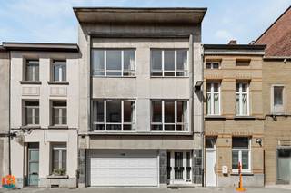 Op een uitstekende locatie te Mechelen bevindt zich deze charmante woning met dubbele garage en een bewoonbare oppervlakte van maar liefst 217 m²...