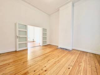 Idéalement situé à Schaerbeek, au 1er étage d’une magnifique maison de maître de style éclectique, nous vous proposons ce superbe appartement...