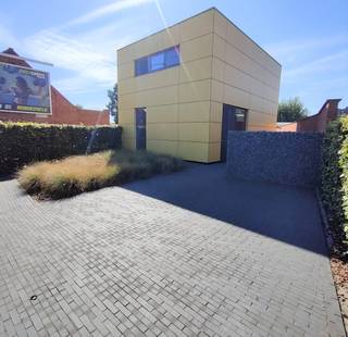 Ligging:De woning is goed gelegen op wandelafstand van het centrum van Geel. Winkels, openbaar vervoer en scholen zijn op enkele minuutjes terug te...